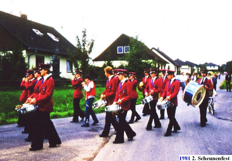 1981.15-2.Scheunenfest-Aufmarsch-Tambour-Corps-Wolperath