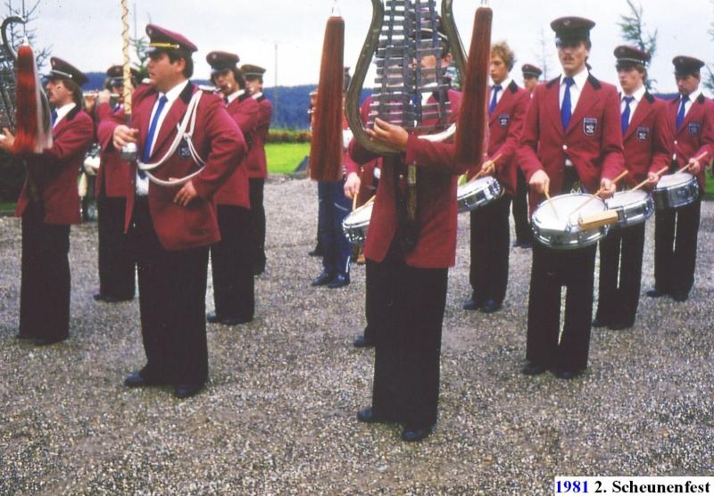 1981.18-2.Scheunenfest-Aufmarsch-Tambour-Corps-Wolperath